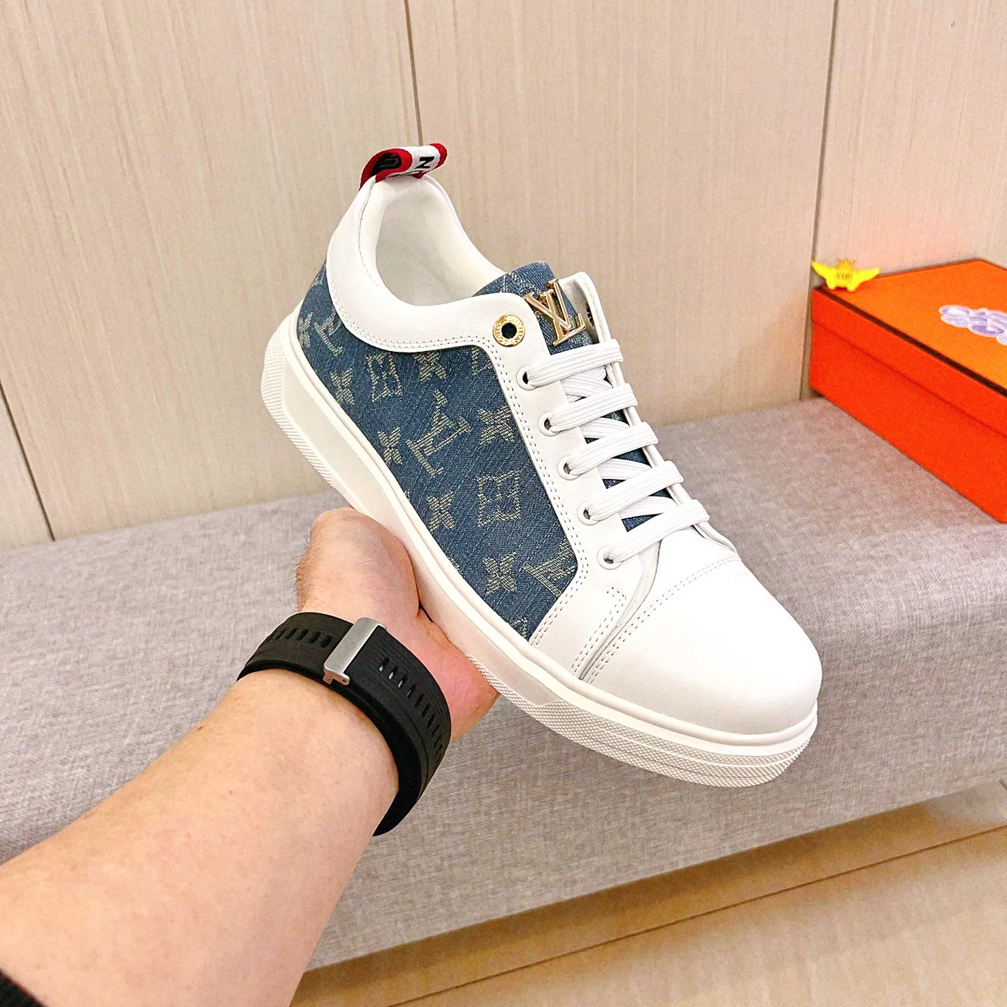 🚘🚘Factory batch 400💰[LV]🔥Louis Vuitton, high-end men's shoes brand, official website 1:1 latest masterpiece: the upper is made of first-layer cowhide imported from Italy with a comfortable and breathable lining➕original non-slip and wear-resistant outsole🔥, making walking more convenient and comfortable! An exclusive new model, a stunning work, a beautiful 1:1 replica [color] compared to the official quality! Create a fashionable personality to set off your uniqueness! A must-have for trendy men! Classic🔥Size: 38-44 Color: 🔥Multiple colors available🔥